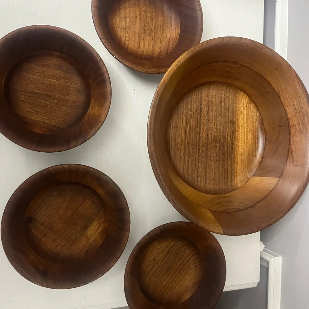 Elegant Wooden‎ Bowl Set